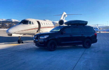 2020 Lincoln Navigator L at airport picking up passangers