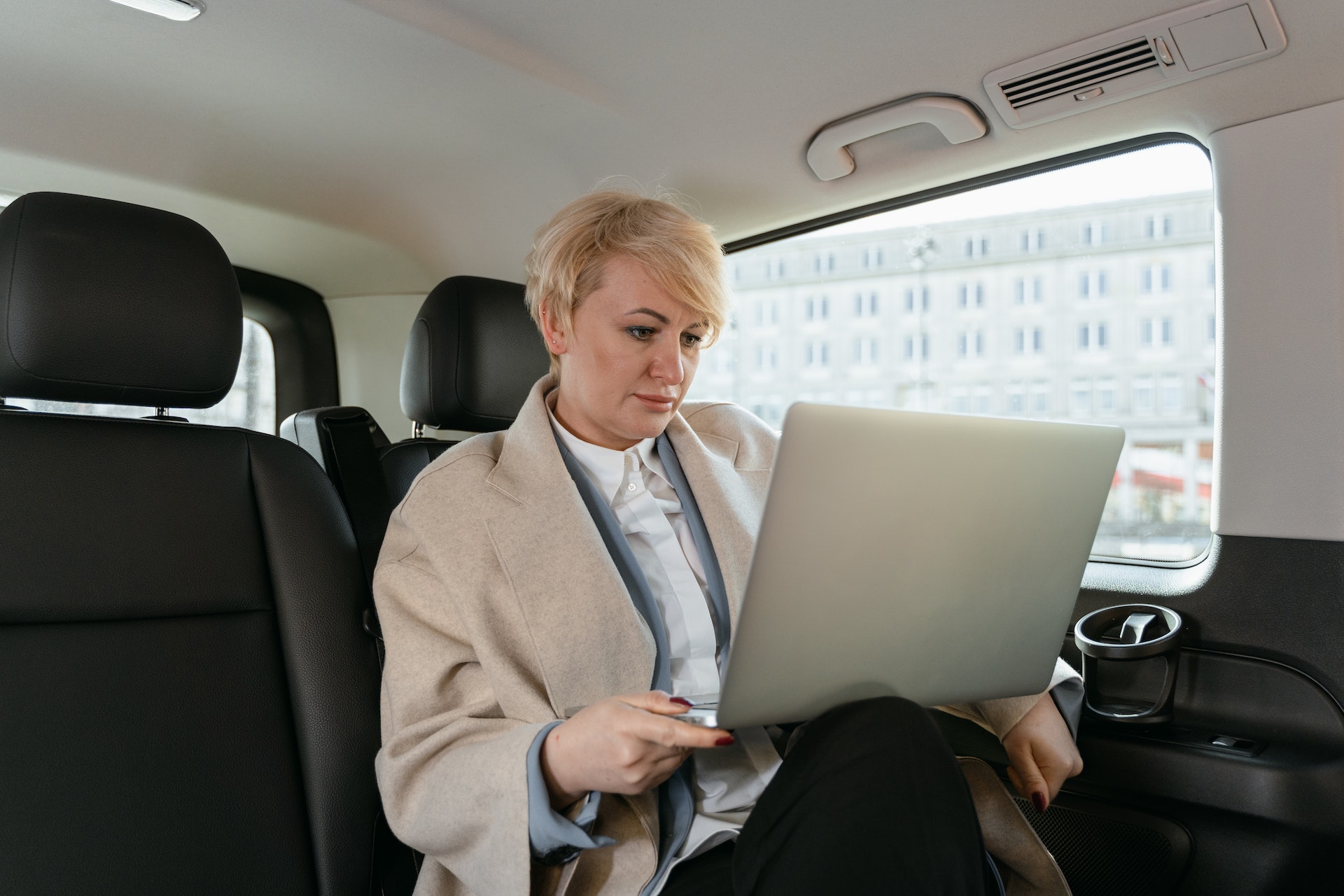 Using Limo Services For Business Trips